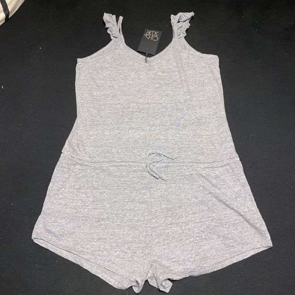 Chaser NWT Fluttery Strap Romper in Streaky Grey Size Medium, MSRP $98 - Picture 4 of 14
